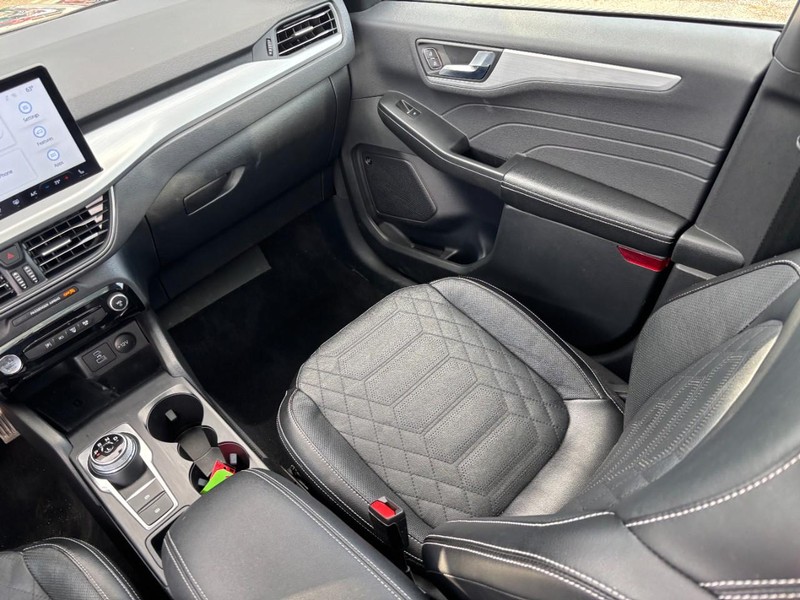 Ford Escape Vehicle Full-screen Gallery Image 15