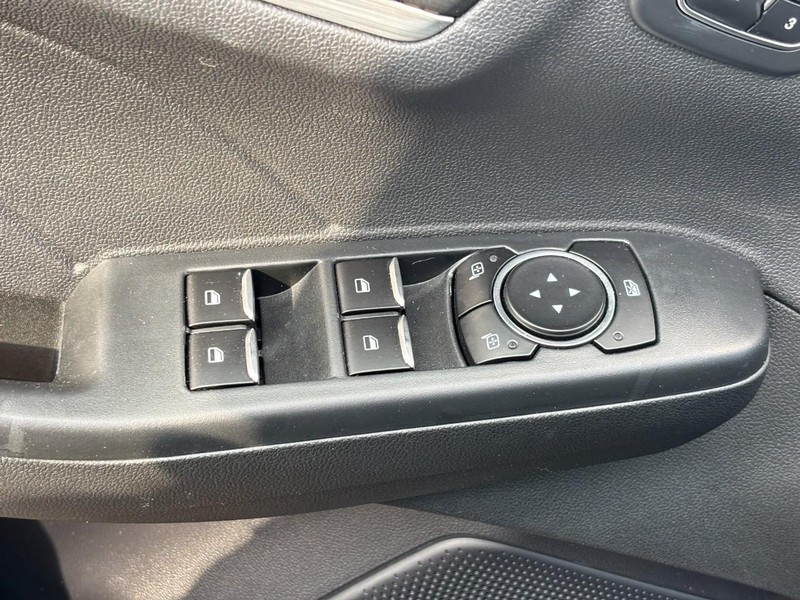 Ford Escape Vehicle Full-screen Gallery Image 17