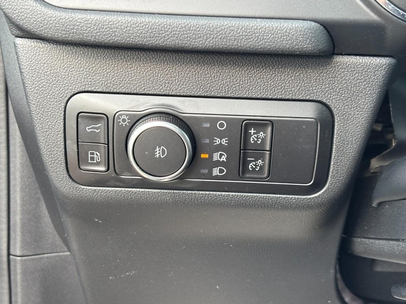 Ford Escape Vehicle Full-screen Gallery Image 18