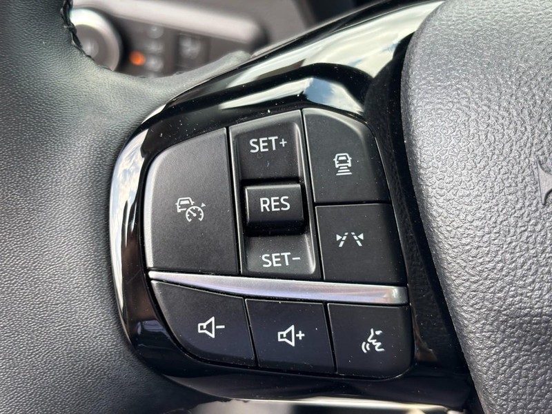 Ford Escape Vehicle Full-screen Gallery Image 19