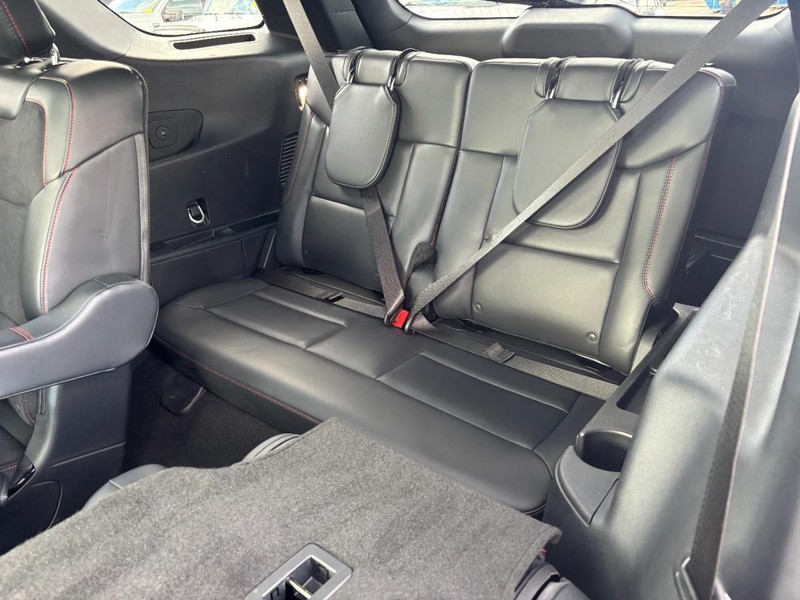 Ford Explorer Vehicle Full-screen Gallery Image 12