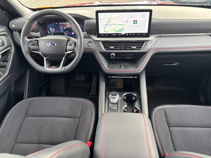 Ford Explorer Vehicle Full-screen Gallery Image 15