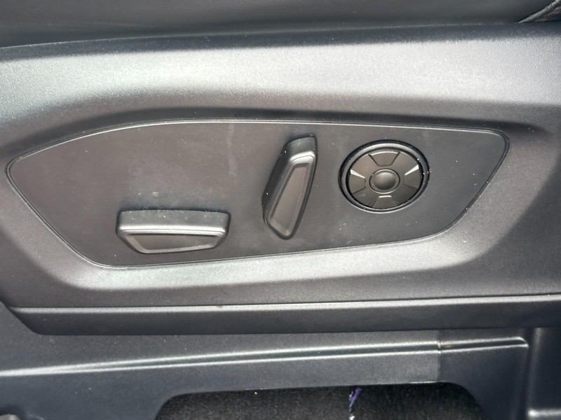 Ford Explorer Vehicle Full-screen Gallery Image 17