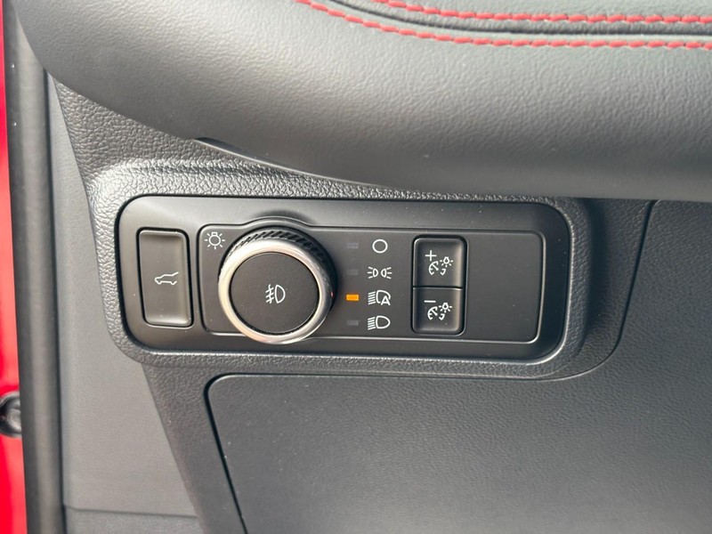 Ford Explorer Vehicle Full-screen Gallery Image 19