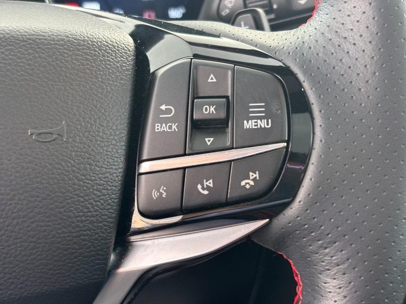 Ford Explorer Vehicle Full-screen Gallery Image 22