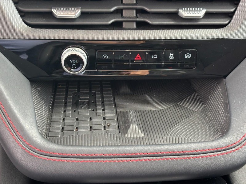 Ford Explorer Vehicle Full-screen Gallery Image 26