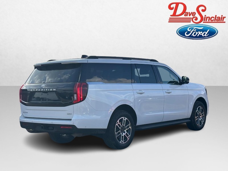 Ford Expedition Max Vehicle Full-screen Gallery Image 07