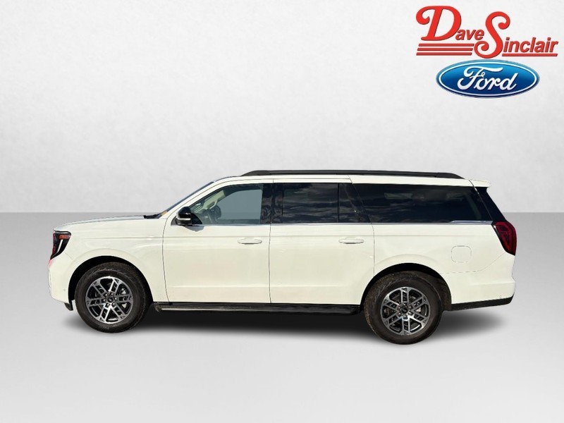 Ford Expedition Max Vehicle Full-screen Gallery Image 10