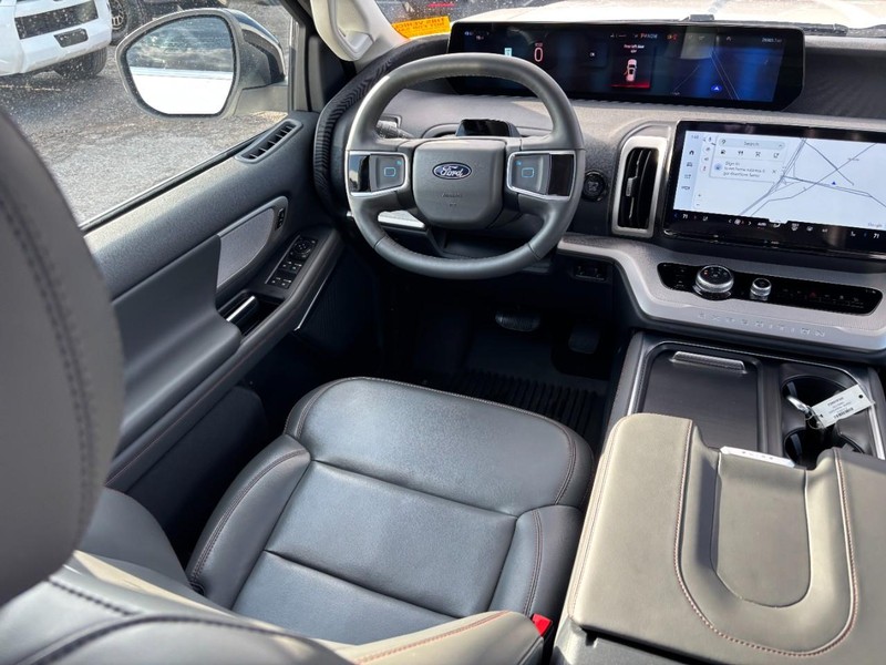 Ford Expedition Max Vehicle Full-screen Gallery Image 14