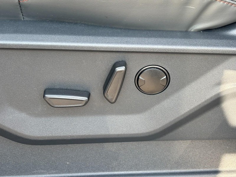 Ford Expedition Max Vehicle Full-screen Gallery Image 17