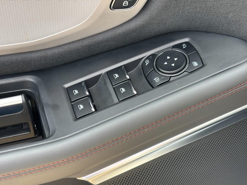 Ford Expedition Max Vehicle Full-screen Gallery Image 18