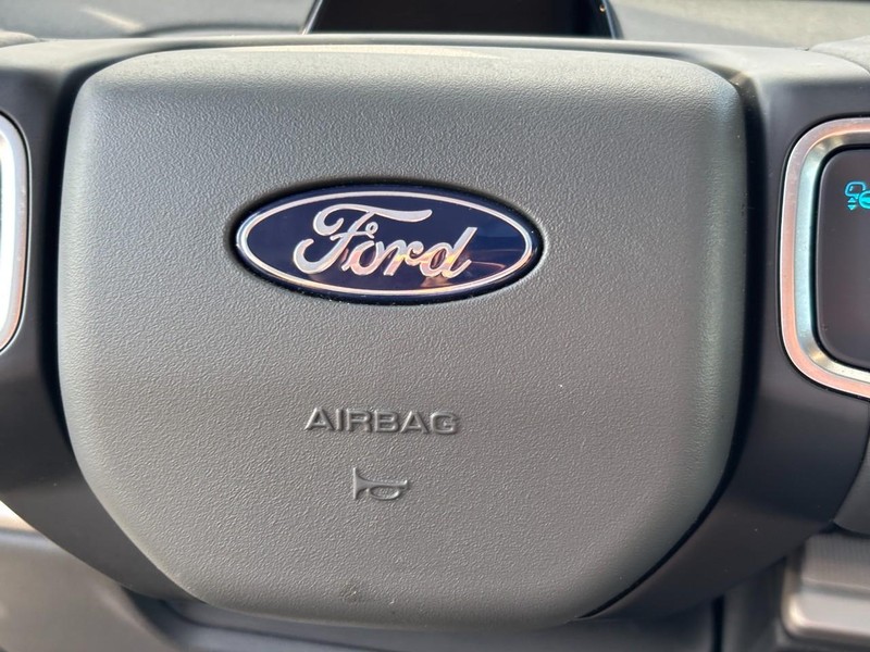 Ford Expedition Max Vehicle Full-screen Gallery Image 20