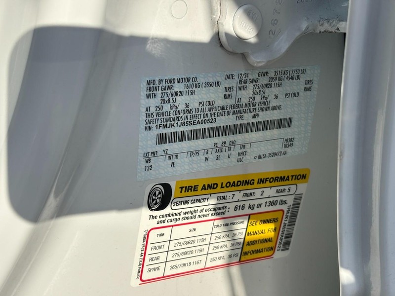 Ford Expedition Max Vehicle Full-screen Gallery Image 27