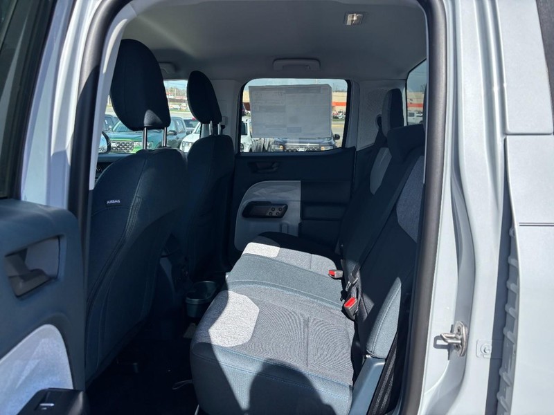 Ford Maverick Vehicle Image 12