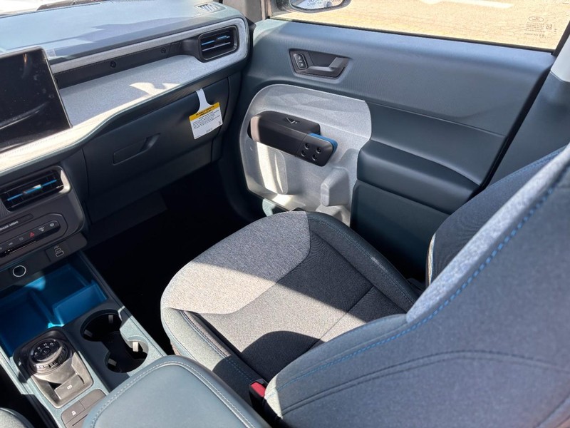 Ford Maverick Vehicle Image 16