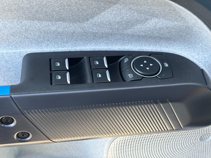 Ford Maverick Vehicle Image 18