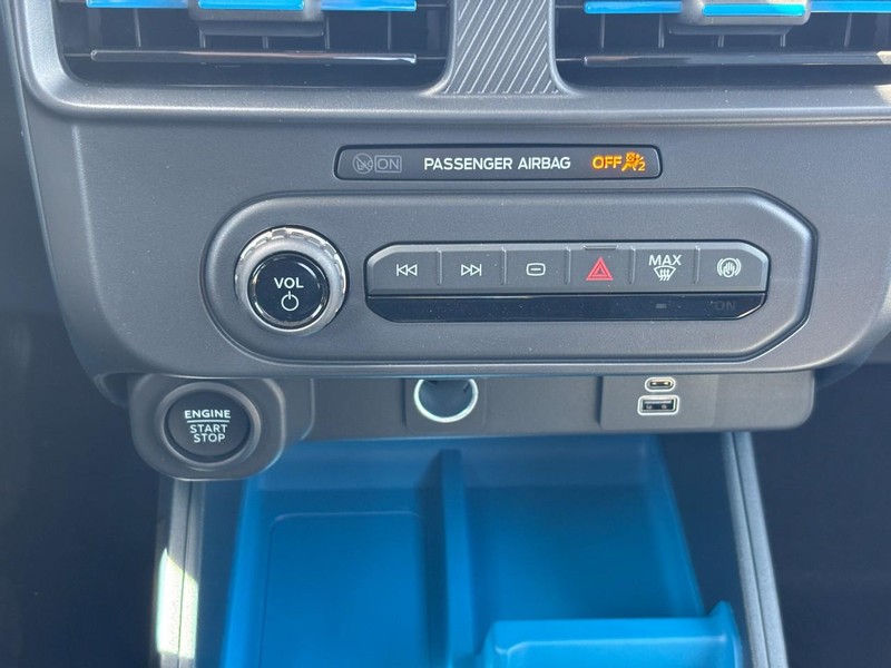 Ford Maverick Vehicle Image 24