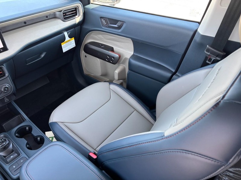 Ford Maverick Vehicle Full-screen Gallery Image 15