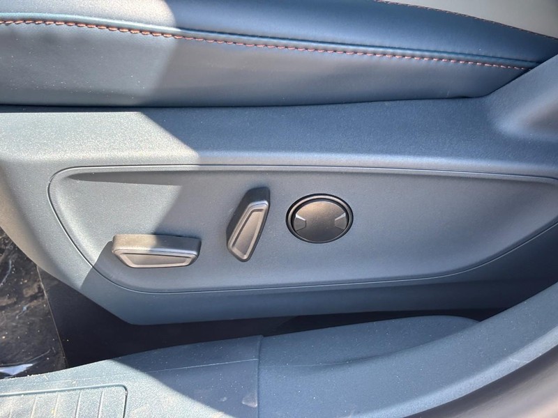 Ford Maverick Vehicle Full-screen Gallery Image 16