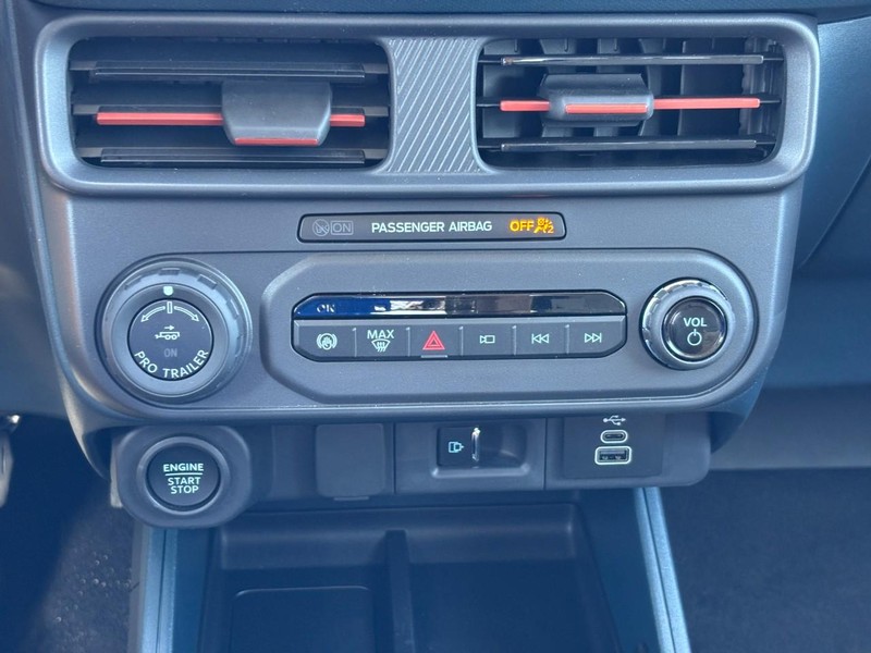 Ford Maverick Vehicle Full-screen Gallery Image 23