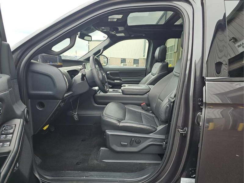 Ford Expedition Vehicle Full-screen Gallery Image 04