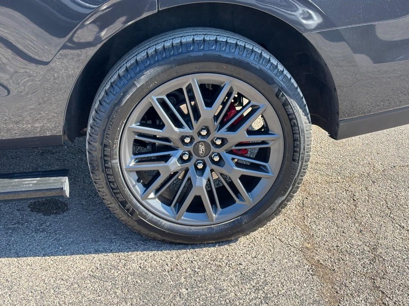 Ford Expedition Vehicle Full-screen Gallery Image 11