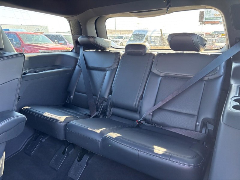 Ford Expedition Vehicle Full-screen Gallery Image 12