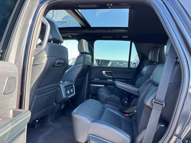 Ford Expedition Vehicle Full-screen Gallery Image 13