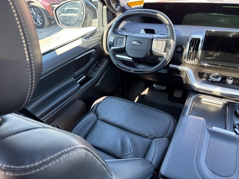 Ford Expedition Vehicle Full-screen Gallery Image 14