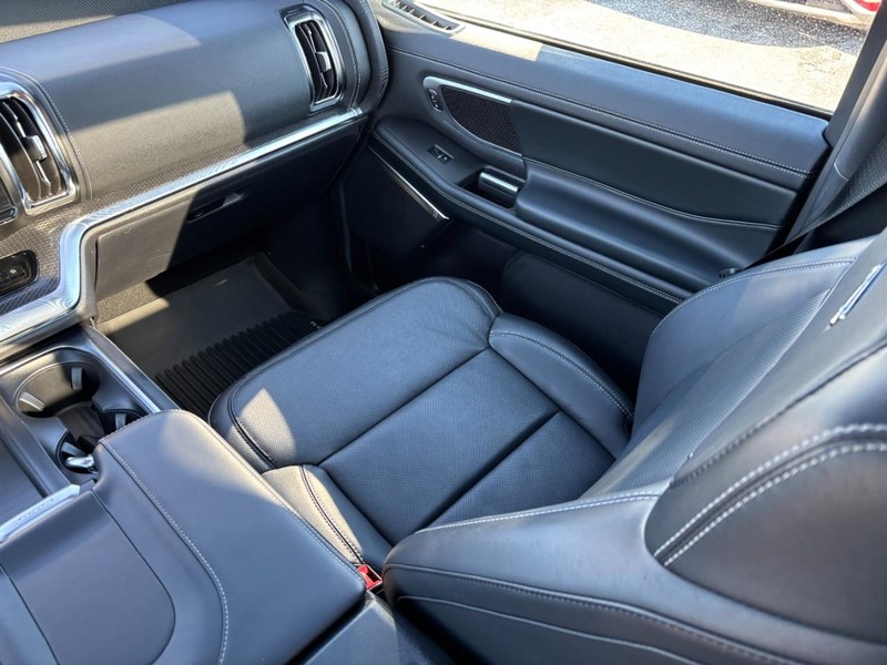 Ford Expedition Vehicle Full-screen Gallery Image 16