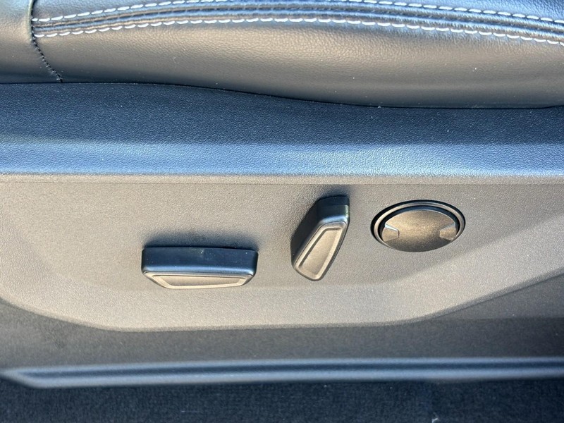 Ford Expedition Vehicle Full-screen Gallery Image 17