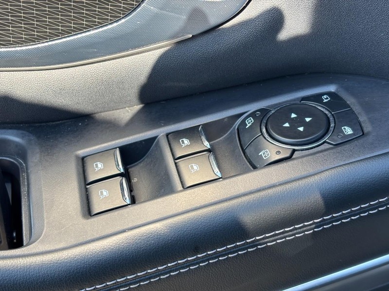 Ford Expedition Vehicle Full-screen Gallery Image 18