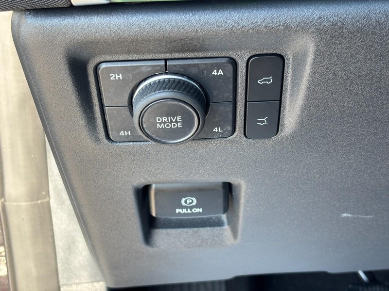 Ford Expedition Vehicle Full-screen Gallery Image 19