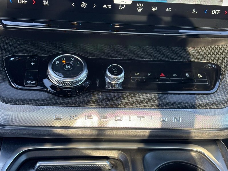 Ford Expedition Vehicle Full-screen Gallery Image 27