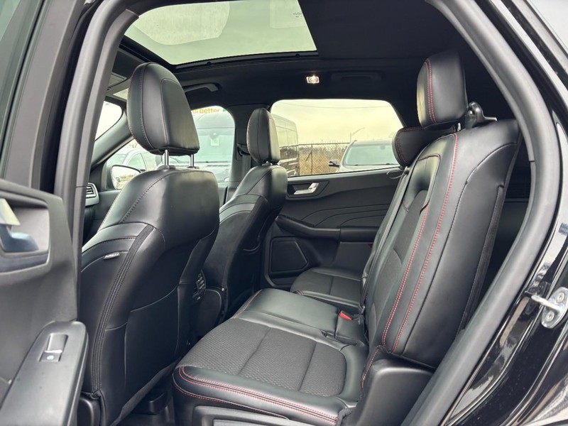 Ford Escape Vehicle Full-screen Gallery Image 12