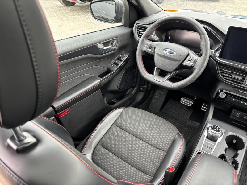 Ford Escape Vehicle Full-screen Gallery Image 13