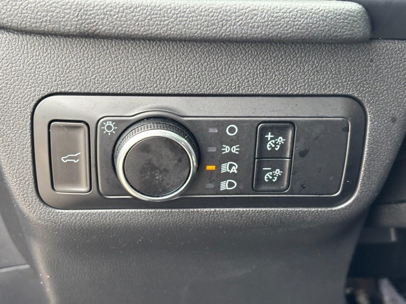Ford Escape Vehicle Full-screen Gallery Image 18