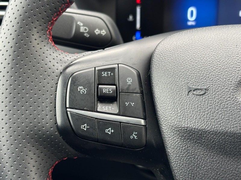 Ford Escape Vehicle Full-screen Gallery Image 19