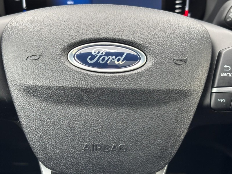 Ford Escape Vehicle Full-screen Gallery Image 20