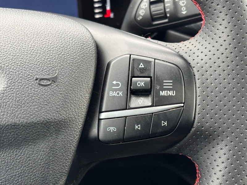 Ford Escape Vehicle Full-screen Gallery Image 21