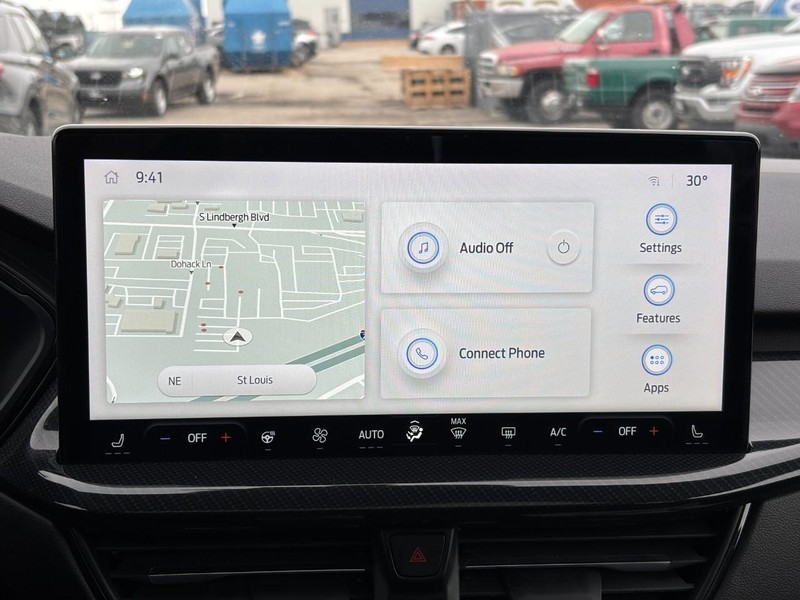 Ford Escape Vehicle Full-screen Gallery Image 23