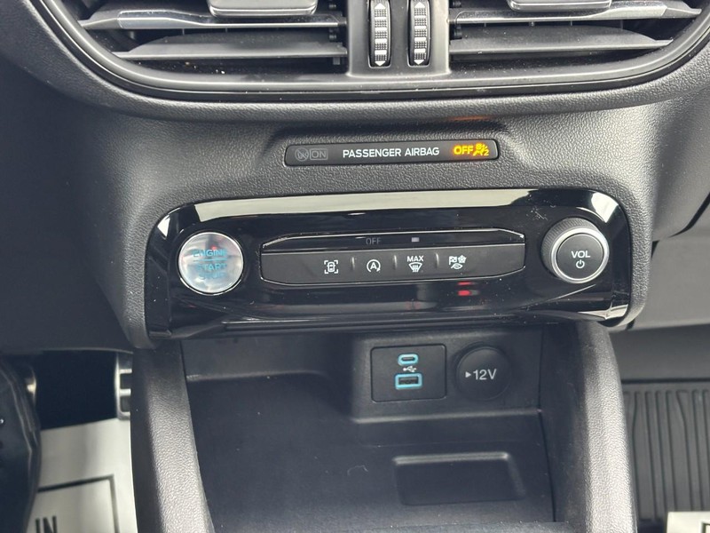 Ford Escape Vehicle Full-screen Gallery Image 25