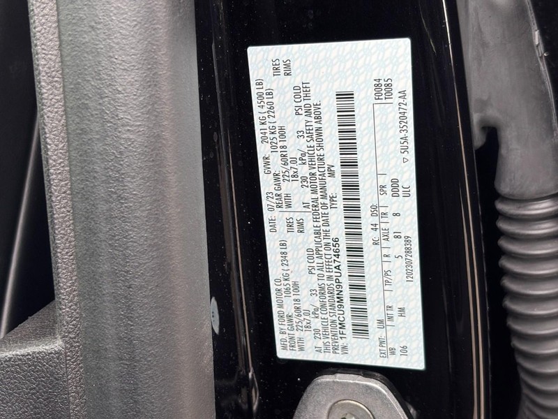 Ford Escape Vehicle Full-screen Gallery Image 26