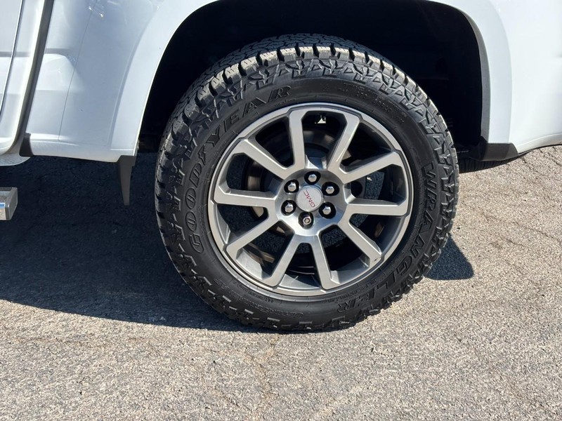 GMC Canyon Vehicle Image 11