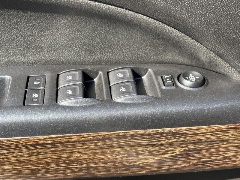 GMC Canyon Vehicle Image 17