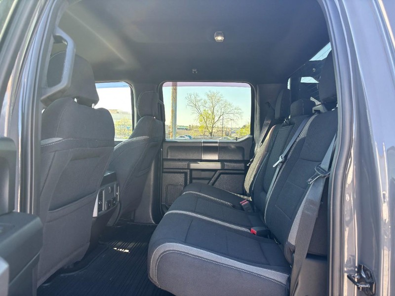 Ford F-150 Vehicle Full-screen Gallery Image 12