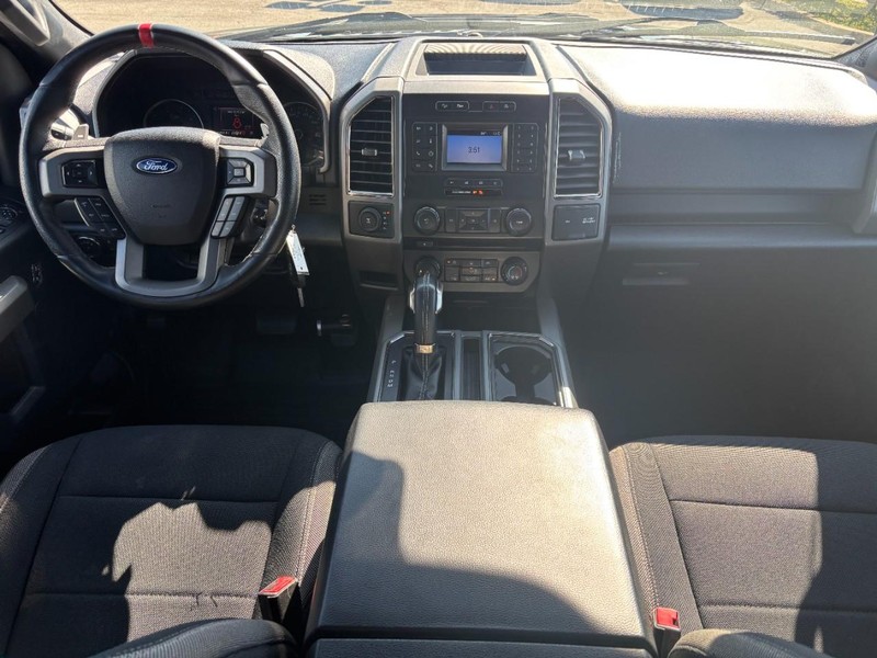 Ford F-150 Vehicle Full-screen Gallery Image 14