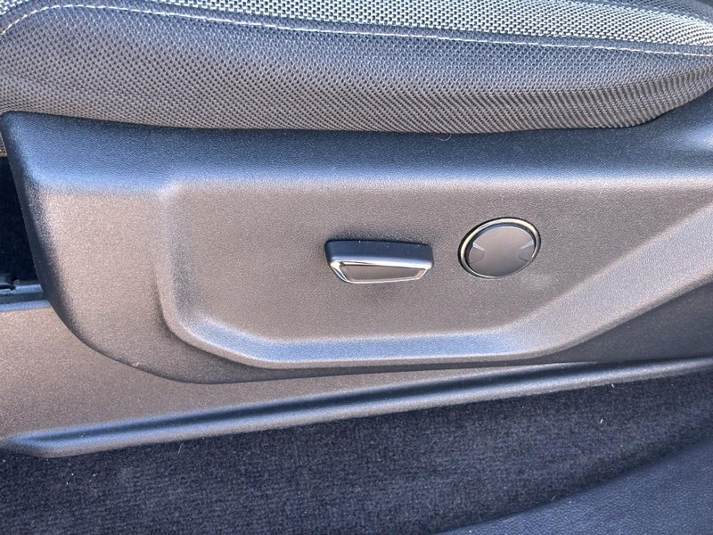 Ford F-150 Vehicle Full-screen Gallery Image 16