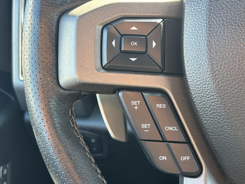 Ford F-150 Vehicle Full-screen Gallery Image 18