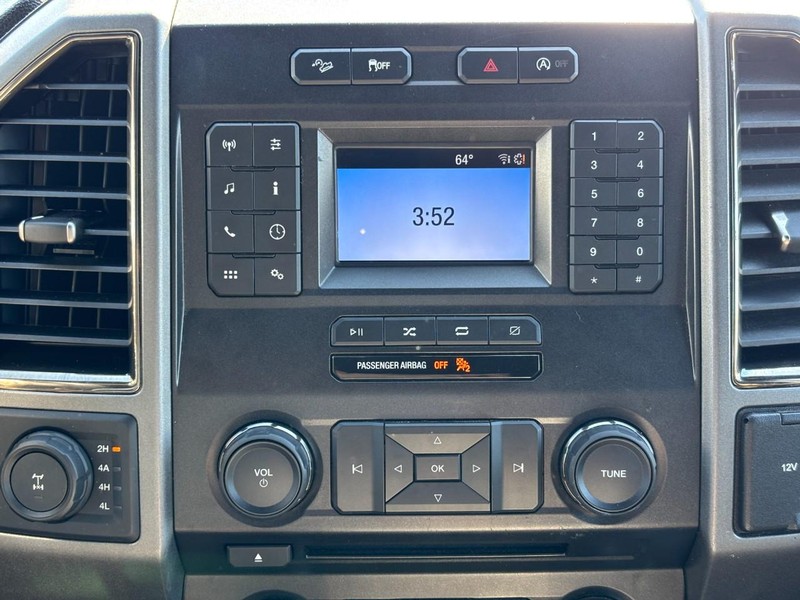 Ford F-150 Vehicle Full-screen Gallery Image 21